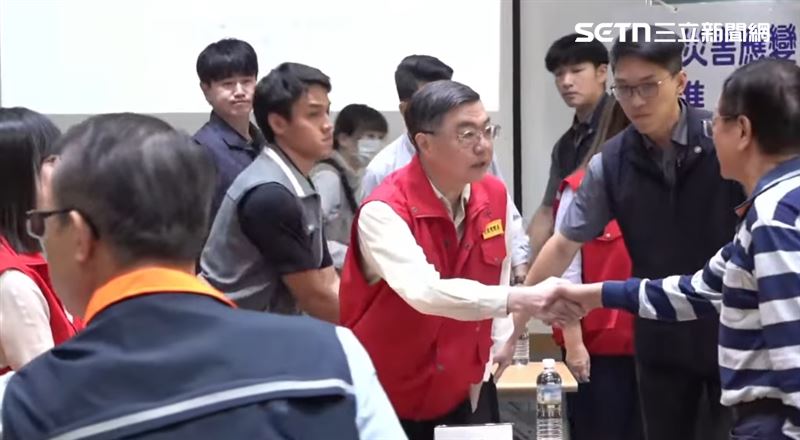 行政院長卓榮泰28日赴中央災害應變中心前進協調所聽取最新救災情形彙報。（圖／翻攝畫面）