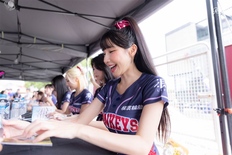 樂天女孩筠熹生日願望曝光!(圖/樂天桃猿提供)