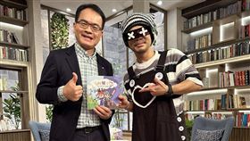 黃明志（右）上鄭弘儀節目。（圖／三立提供）