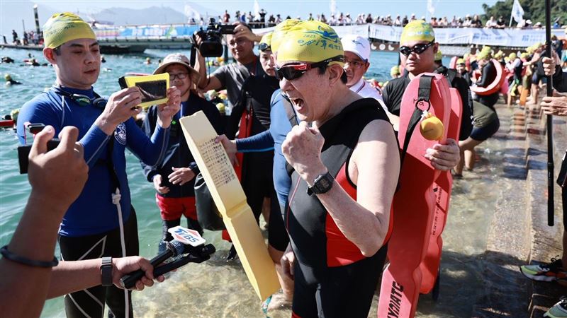 馬英九泳渡日月潭成功！比去年快了12分鐘