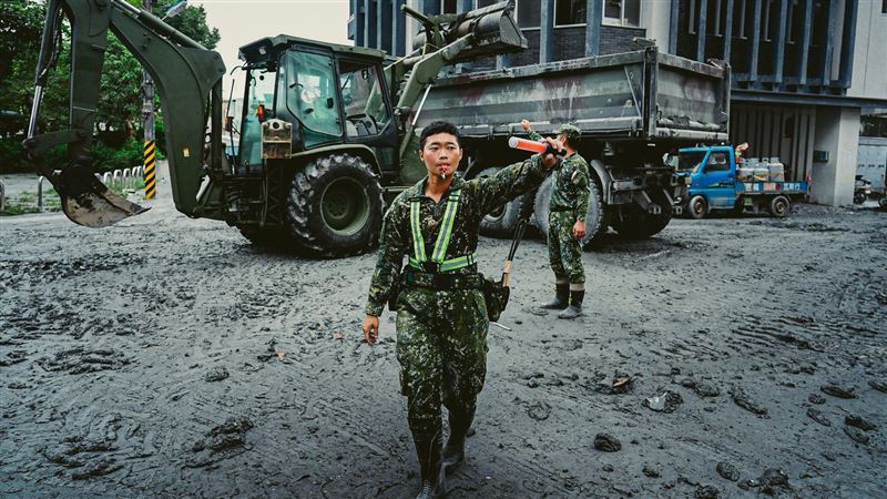 總統謝鏟子超人 曝國軍、行政院做這些事