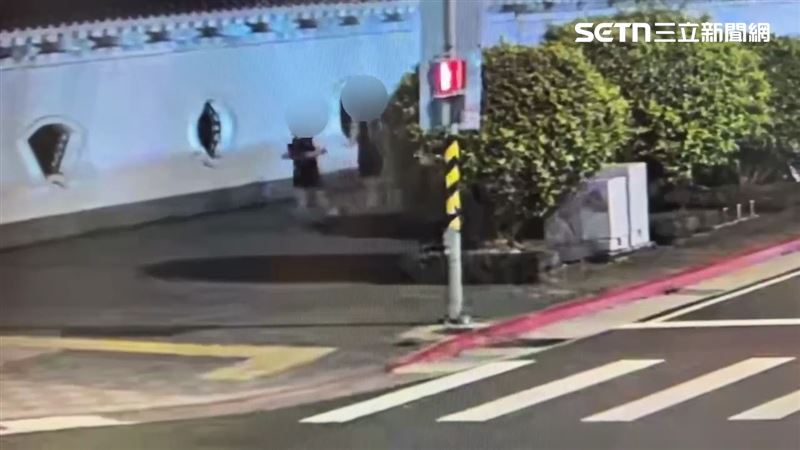 北市郭男在捷運中正紀念堂站出口夜跑時，與路人當街互毆。（圖／翻攝畫面）