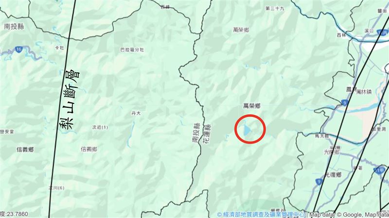 梨山斷層旁22日發生規模4.8地震，可能與馬太鞍溪堰塞湖（紅圈處）溢流有關。（圖／郭鎧紋提供）