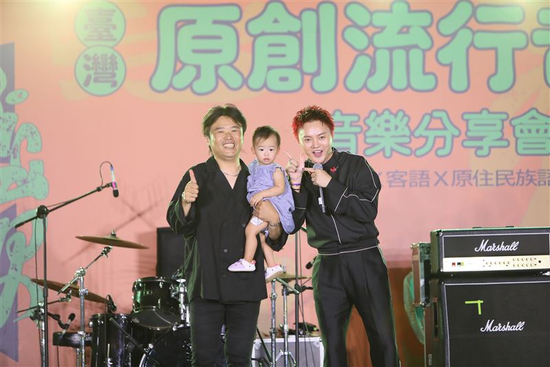 廖士賢（左）與許富凱（右）將有合作的作品與大家見面。（圖／新視紀整合行銷提供）