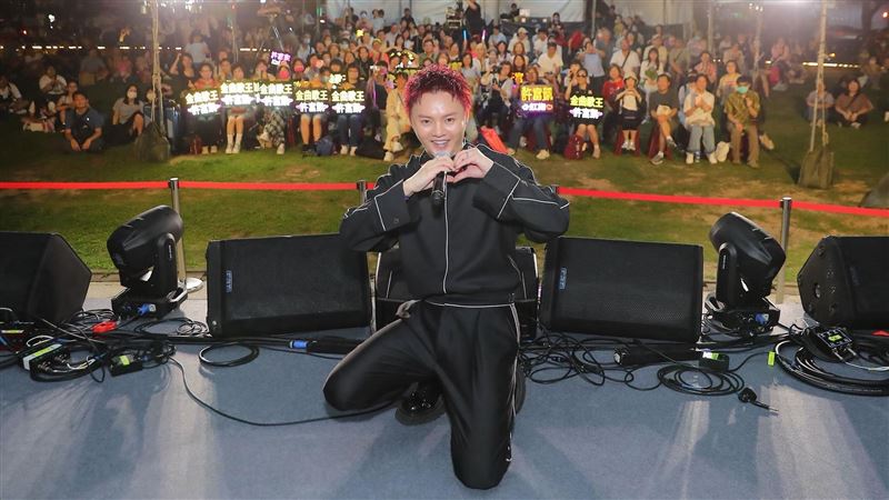 金曲歌王出手了　許富凱物資送暖花蓮光復