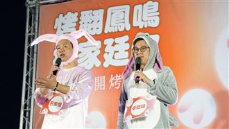 實現「藍綠合」卓冠廷、呂家愷穿兔子現身