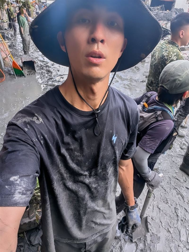 百萬 YouTuber「嘟嘟人」The DoDo Men 成員 Ian挺進花蓮協助加入救援行動。（圖／翻攝自IG @ilee0223）