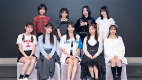 早安少女組。’25 團員，（上排左起）弓桁朱琴、井上春華、櫻井梨央、山崎愛生、（下排左起）岡村譽、羽賀朱音、牧野真莉愛、小田櫻、野中美希。（圖 / Welcome Music提供） 