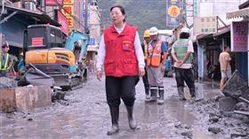 徐榛蔚近日忙著各地勘災。（圖／翻攝自徐榛蔚臉書）