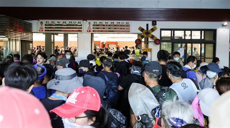 網紅：台灣人團結力量，比任何泥水都厚實