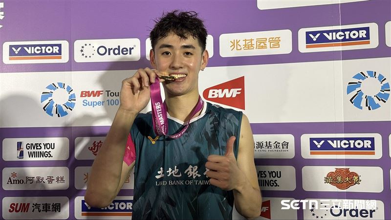 先失一局的情況下，最終以12：21、21：18、21：12逆轉奪勝，成功勇奪生涯首座超級賽冠軍，也為台灣寫下連3屆都拿下男單冠軍頭銜的紀錄。（圖／記者蔡厚瑄攝影）
