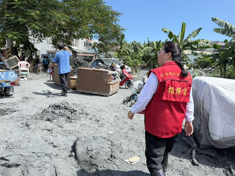 堰塞湖溢流，重創光復鄉，花蓮縣長徐榛蔚前往花蓮勘災。（圖／翻攝自花蓮縣政府）