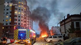 俄羅斯周日（28日）清晨對基輔及烏克蘭其他地區發動戰爭以來最大攻擊之一，造成至少4人死亡、數十人受傷。（圖／翻攝自X平台 @@ZelenskyyUa）