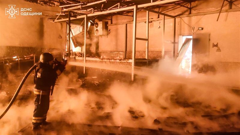 俄軍這波攻擊超過12小時，緊急救援部門表示，至少有4人遇難，全國各地共有67人受傷。（圖／翻攝自X平台 @ZelenskyyUa）