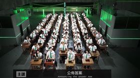 醫師作家蔡依橙貼出影片截圖說，中文怪物第一集的許多題目，就是台灣人看了會心一笑的，「這真的是台灣人生活中的內容」。（圖／翻攝自蔡依橙臉書）