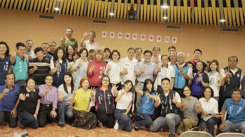 屏東藍營大咖齊聚挺郝龍斌。（圖／翻攝自郝龍斌臉書）