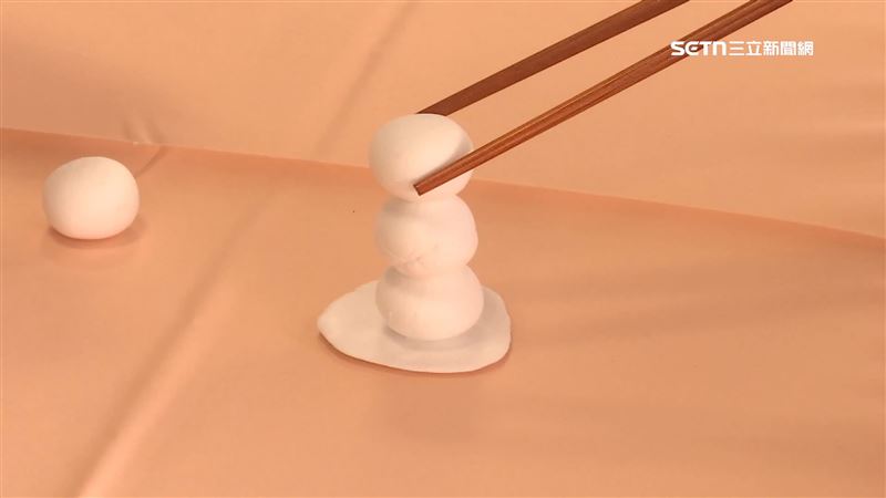 日本的疊團子，象徵滿月和感謝豐收