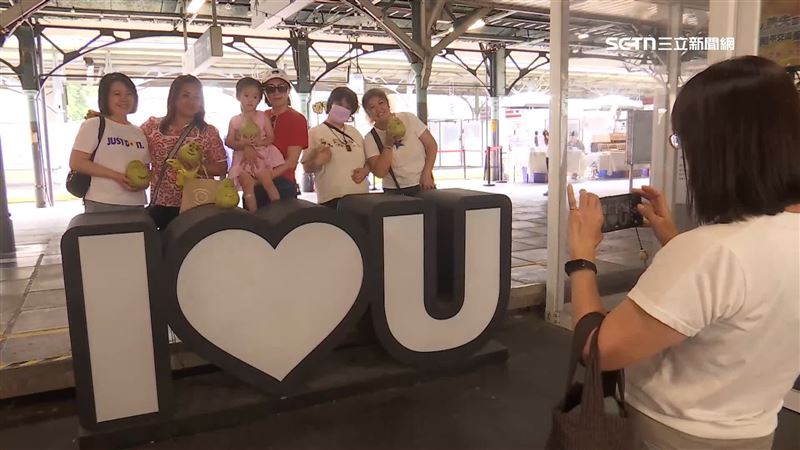 內政部移民署在台中驛鐵道文化園區舉辦中秋主題活動