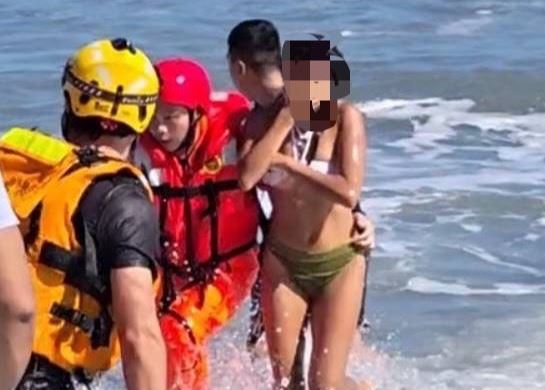 台東衝浪遇離岸流，2名衝浪客體力不支，海巡人員前往營救。（圖／取自海巡署官網）