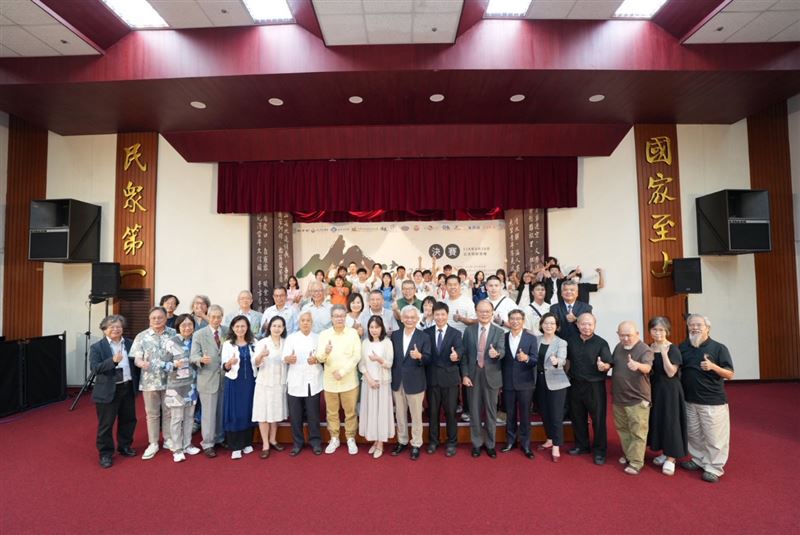 貴賓、評審與選手大合照。（圖／信民協會提供）