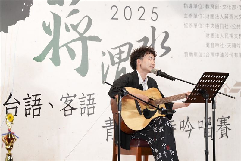 去年第一名 台灣大學 盧彥瑋同學用rap演出《意難忘》。（圖／信民協會提供）