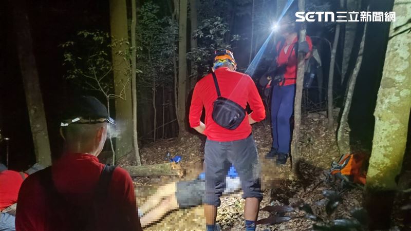 搜救隊員發現邱國志當下,倒臥地面、身體僵硬，明顯死亡。（圖／翻攝畫面）