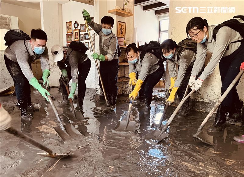 慈濟基金會公傳處主任、大學講師林弘展則是看到「把鏟子留給下一位」的感動。。（圖／林弘展提供）