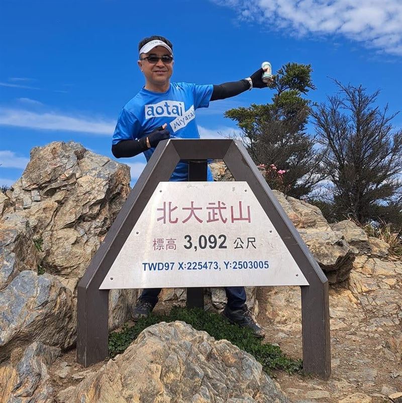 邱國志平時熱愛戶外運動，曾攻下多座高山。（圖／翻攝畫面）