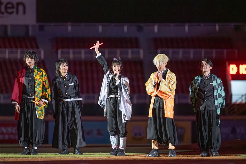 沈珈妤和鬼殺隊（圖／樂天桃猿提供）