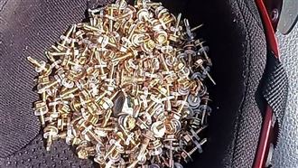 滿地鐵釘害5車破輪　善心老闆1暖舉超感動