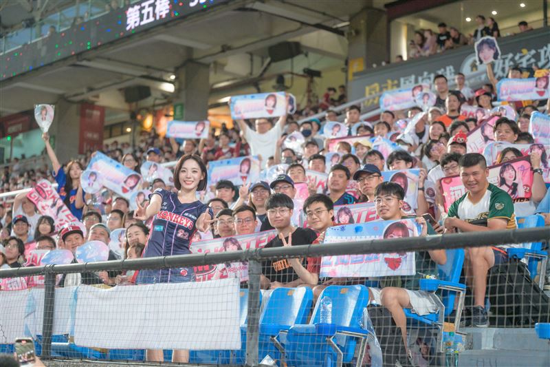 河智媛賽後洩心聲「明年也想在樂天」(圖/樂天桃猿提供)