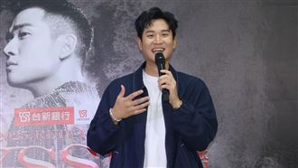 周興哲演唱會半裸　挨批「幹嘛脫」走心了