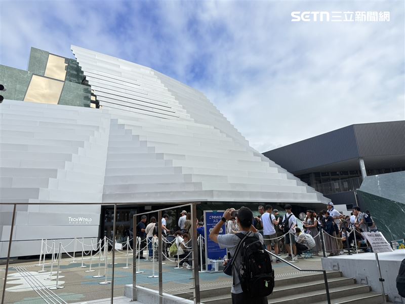 台灣館「TECH WORLD館」人氣直衝前五名，成為許多遊客必排清單。（圖／記者李育道攝影）