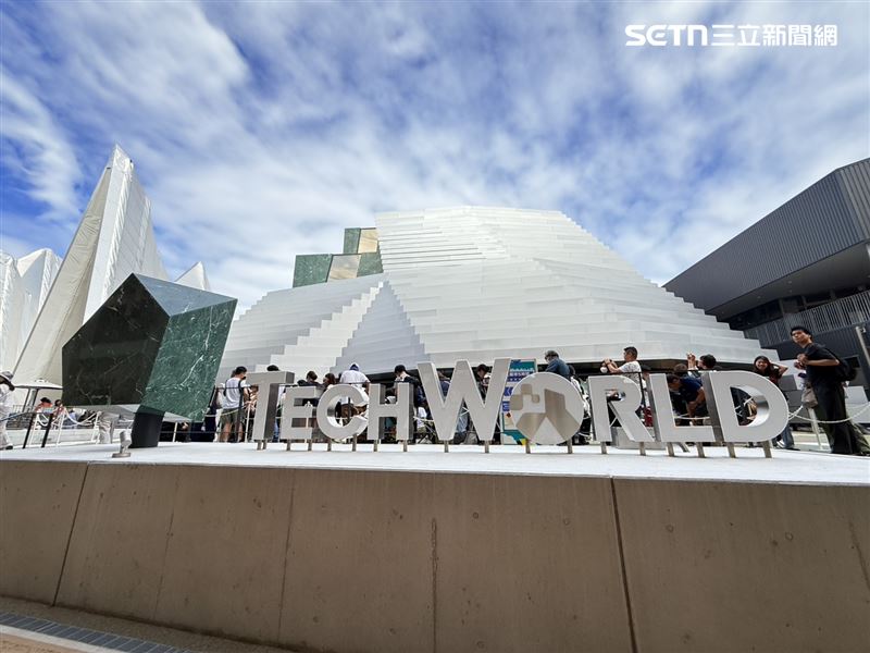 台灣館「TECH WORLD館」人氣直衝前五名，成為許多遊客必排清單。（圖／記者李育道攝影）