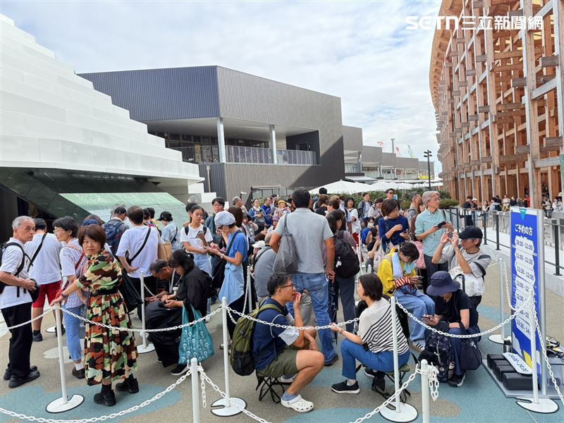 台灣館「TECH WORLD館」一開館就排滿人潮。（圖／記者李育道攝影）