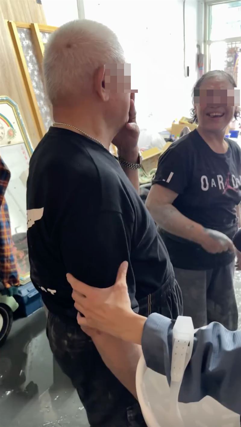 阿公、阿嬤的互動惹哭大批網友。（圖／翻攝自Threads）