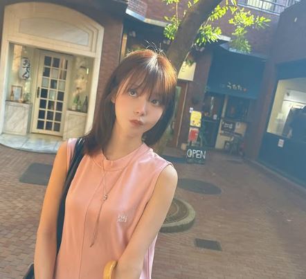 超人氣日本AV女優桃乃木香奈，她昨日無預警宣布引退，將在最後一部作品後結束職業生涯。（圖／IG@kana_momonogi）