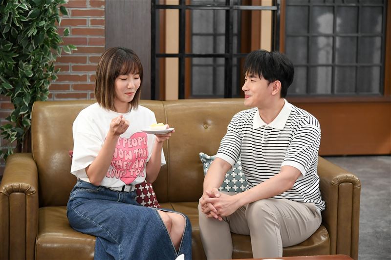 陳謙文（右）、大牙上演姊弟戀。（圖／三立提供）