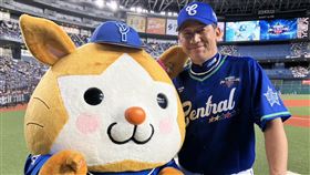 橫濱DeNA今年取得季後賽門票，監督三浦大輔卻突然宣布季末卸任。（圖／翻攝自X平台 @ydb_yokohama）