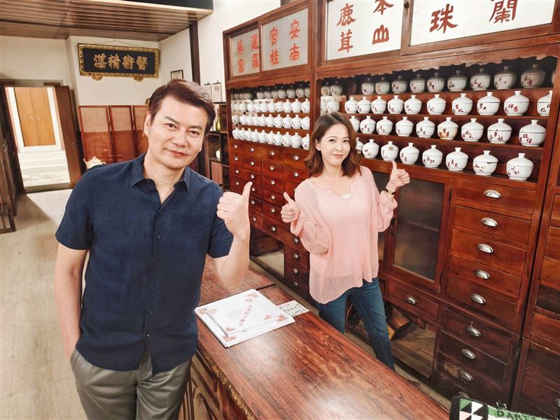 倪齊民(左)與蘇晏霈飾演父女。(圖/民視提供)