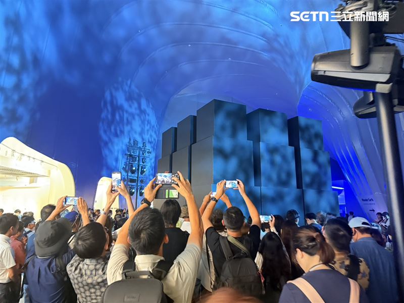 原子小金剛館內360度無死角展演，不過因為版權問題，不能拍到原子小金剛。（圖／記者李育道攝影）