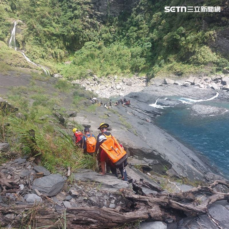 屏東縣瑪家鄉舊排灣沙拉灣瀑布今（29）日上午10時許驚傳1人溺水。（圖／翻攝畫面）