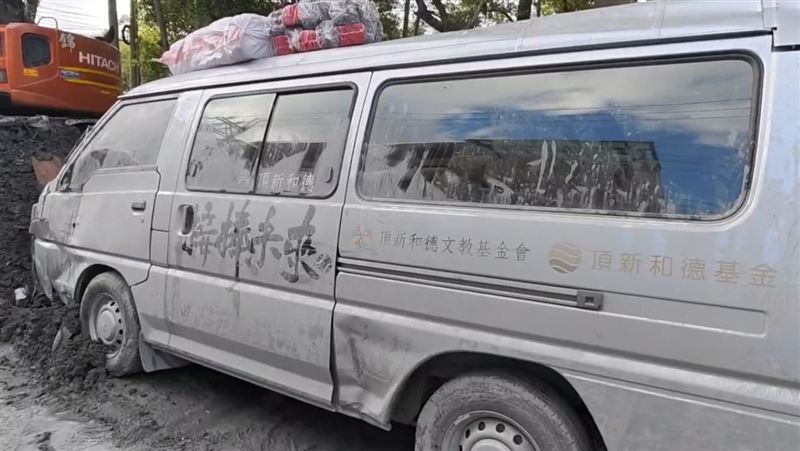 頂新和德文教基金會前進花蓮光復災區。（圖／翻攝畫面）