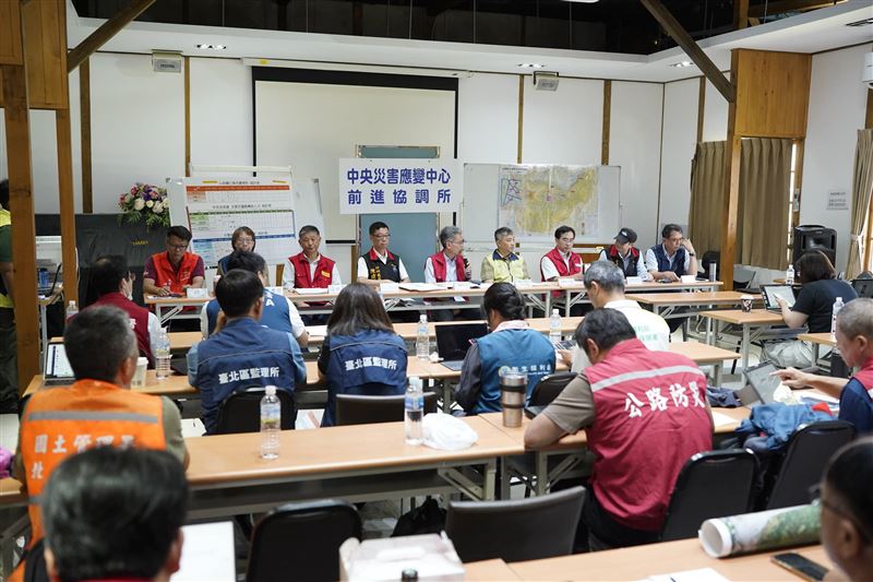 中央災害應變中心前進協調所今日召開第9次工作會報後記者。（圖／行政院提供）