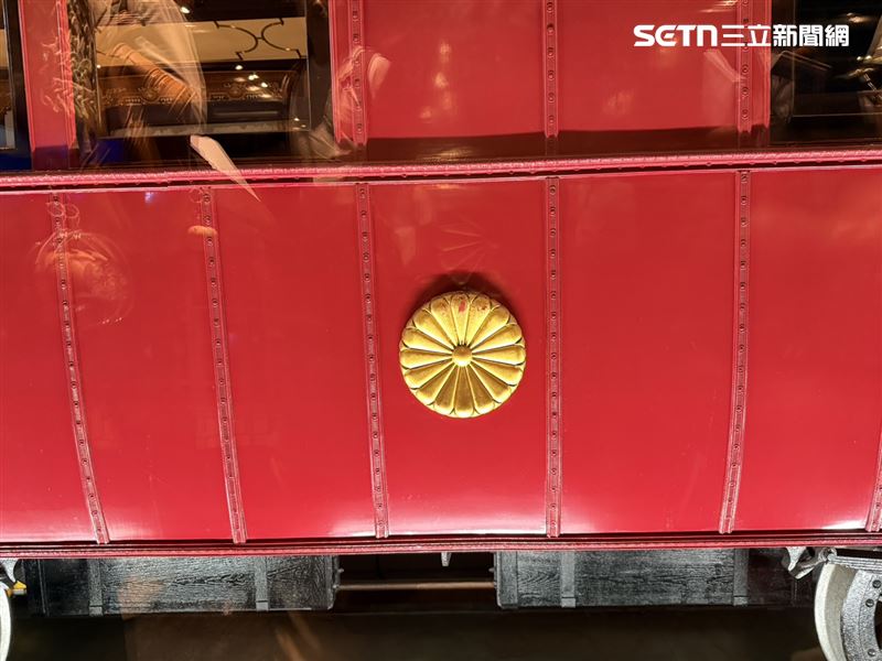大宮鐵道博物館館內展覽皇家用列車。（圖／記者李育道攝影）