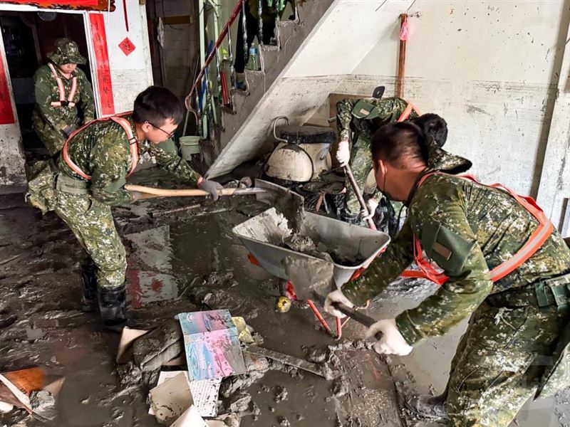 官兵把握時效協助災區復原。（圖／陸軍司令部提供）