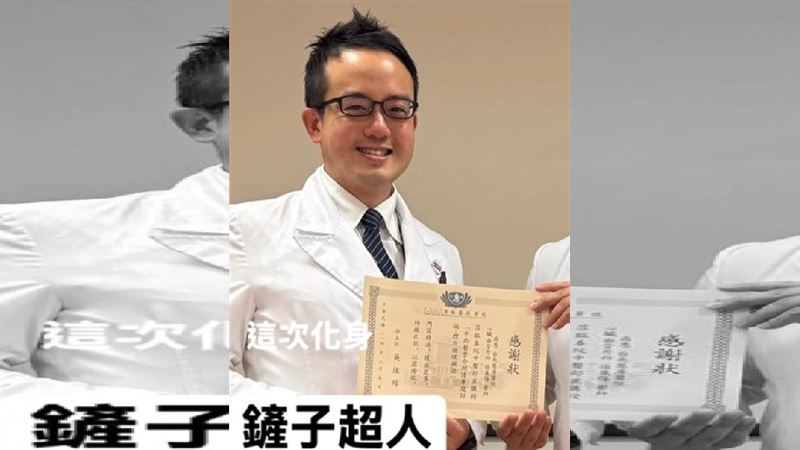心臟外科醫師徐展陽，脫下白袍奮力鏟土，化身鏟子超人加入救災。（圖／翻攝林婷一下吧 icu護理師 ）