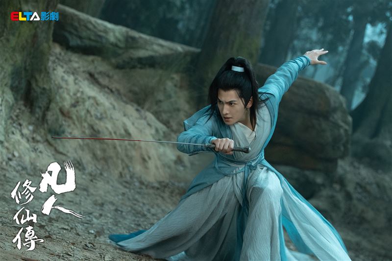 楊洋有許多需要吊鋼絲的戲碼。（圖／愛爾達電視提供）