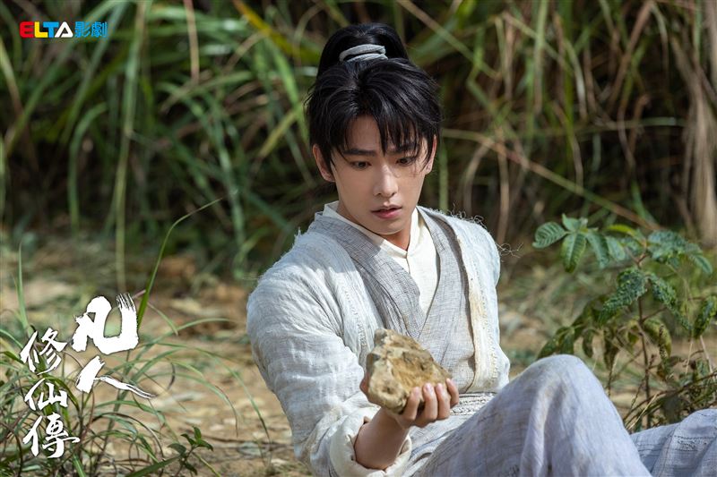 楊洋認為自己和角色都一樣腳踏實地做事。（圖／愛爾達電視提供）