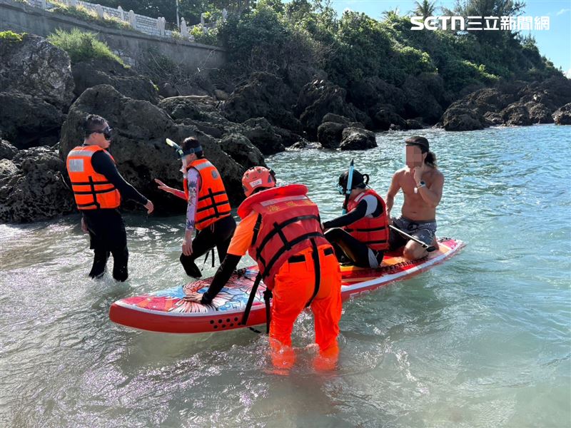 所幸海巡署即時救援，無人受傷死亡。（圖／翻攝畫面）